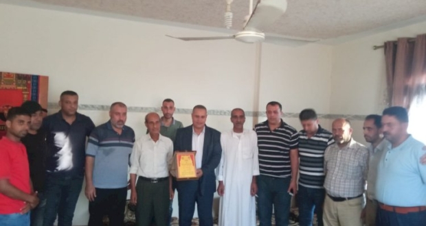 لجنة المكاتب الحركية المكتب الحركي للمعلمين تكرم المعلم / محمد رشيد أبو احمد ، بحضور الدكتور صلاح العويصي امين سر لجنة العمل التنظيمي ساحة غزه ،والاخوة في قيادة محافظة الشمال