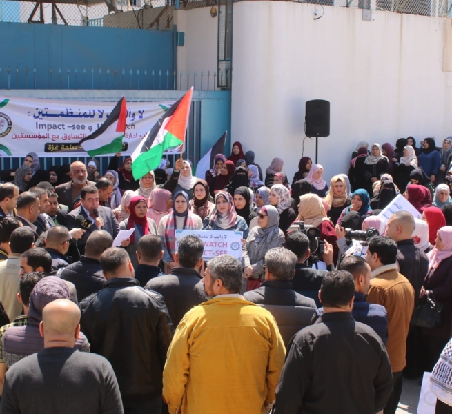 لجنة اللاجئين بحركة فتح تُنظم وقفة احتجاجية أمام مقر وكالة غوث وتشغيل اللاجئين